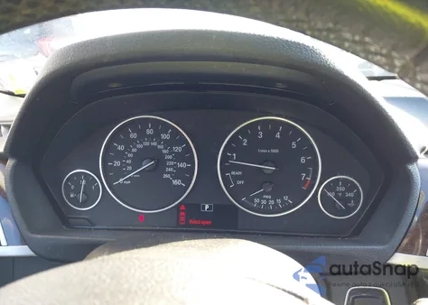 2016 BMW 320I xDrive z USA, uszkodzony, nr VIN WBA8E5G52GNT40134